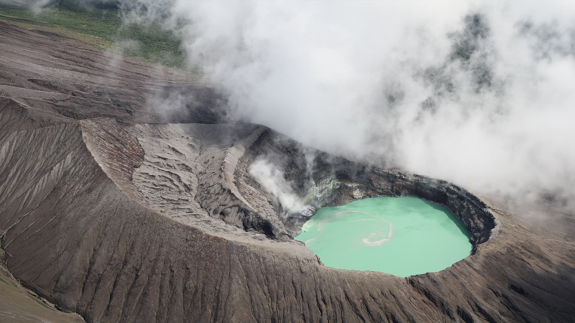 Aerial day tour over Costa Rica from an open-cockpit gyrocopter