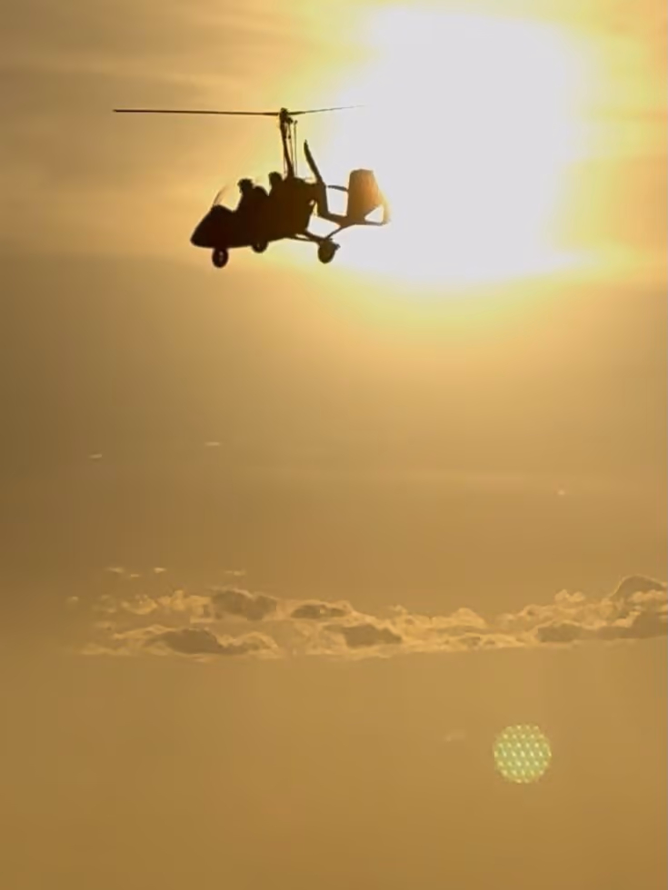 What a beautiful evening! Sunset flights have a special place in our hearts and minds 💛🧡